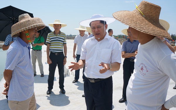 县委常委,组织部长黎亦鸿,副县长林生及有关部门领导参加了活动.