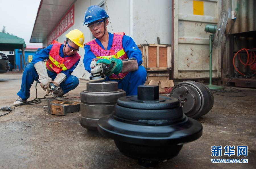 深圳:青年盾构操作工 地上地下赛技术