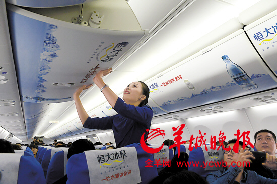 广州至湛江,飞机的行李架很大