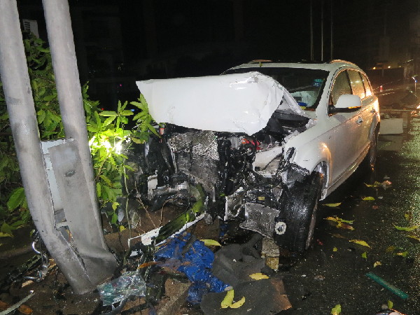 中山：小轿车与摩托车凌晨相撞致两人死亡