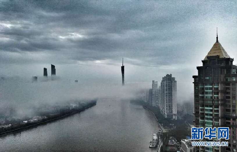 城市大片来袭:太阳小 露脸 犹如海市蜃楼现