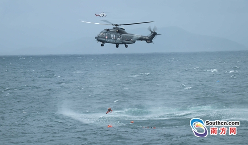 粤港救助船机协力出动 台风中救出12名落水者