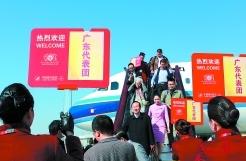 在粵全國政協委員赴京參會