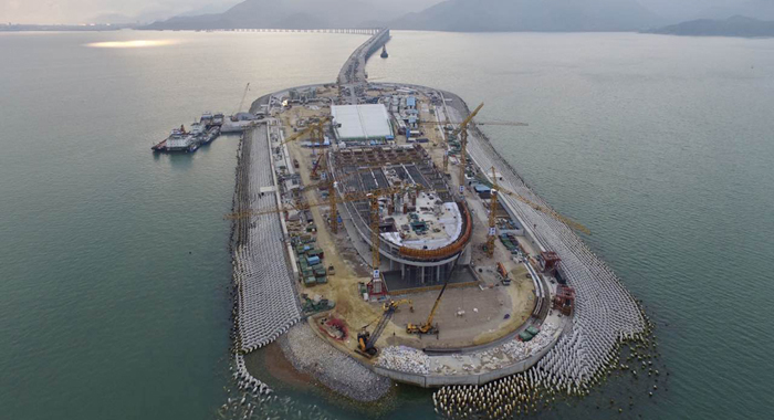 直播：港珠澳大橋沉管隧道最終接頭沉放安裝